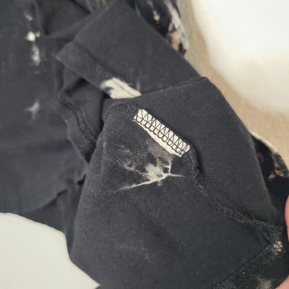 Bloomchic Distressed Neckline Cutout Tie-Dye T-Shirt 22 Plus - Picture 5 of 9